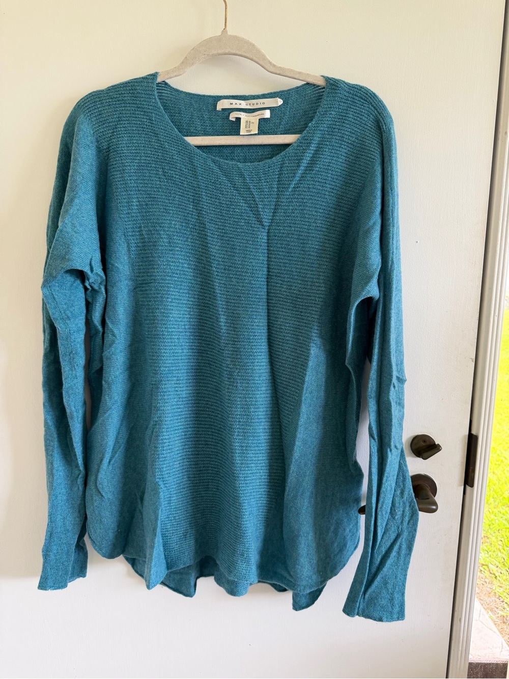 Max Studio 100% 2 ply cashmere sweater fall cozy holidays
